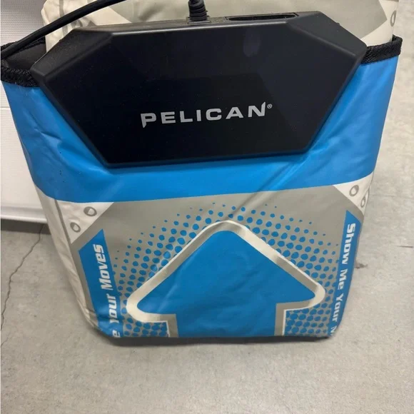 Nintendo Wii Console Set with White Controllers and Games - Picture 5 of 6